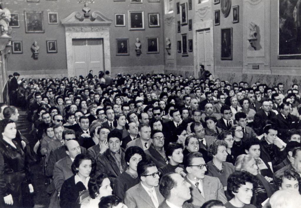 1959 01 10 - Bologna il pubblico della Sala Bossi